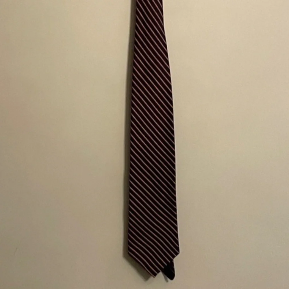 Brooks Brothers Silk Burgundy and Gold Diagonal Stripe Tie